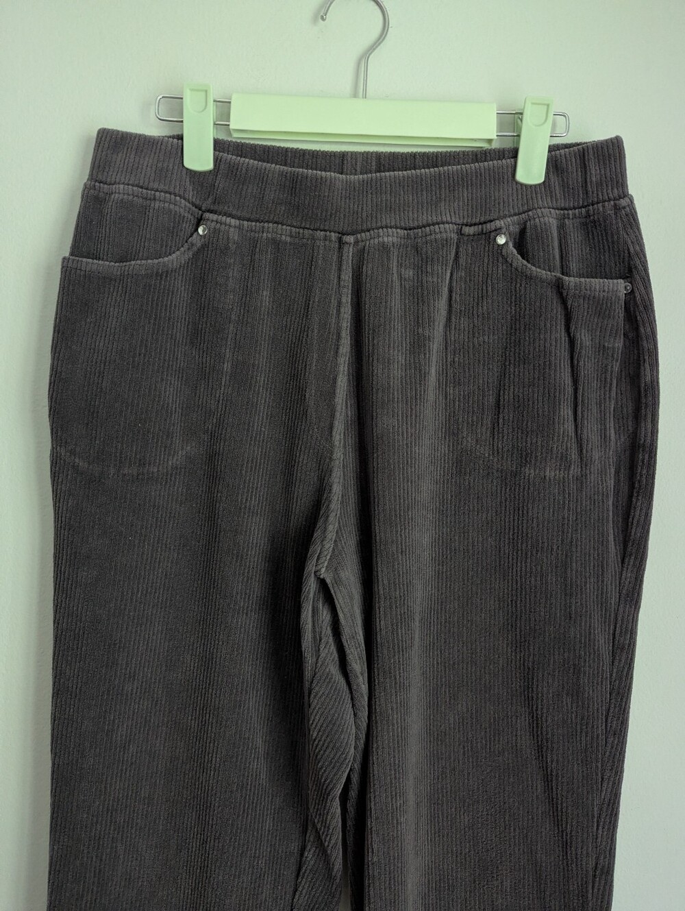 Quacker Factory Gray Corduroy Knit Pull On Tapered Pants Womens Small High Rise - Picture 2 of 12
